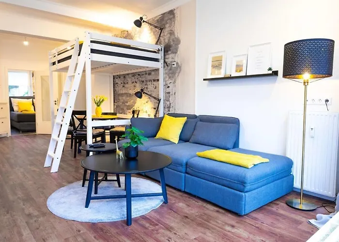 Shabby Chic In Ideal Location Apartment